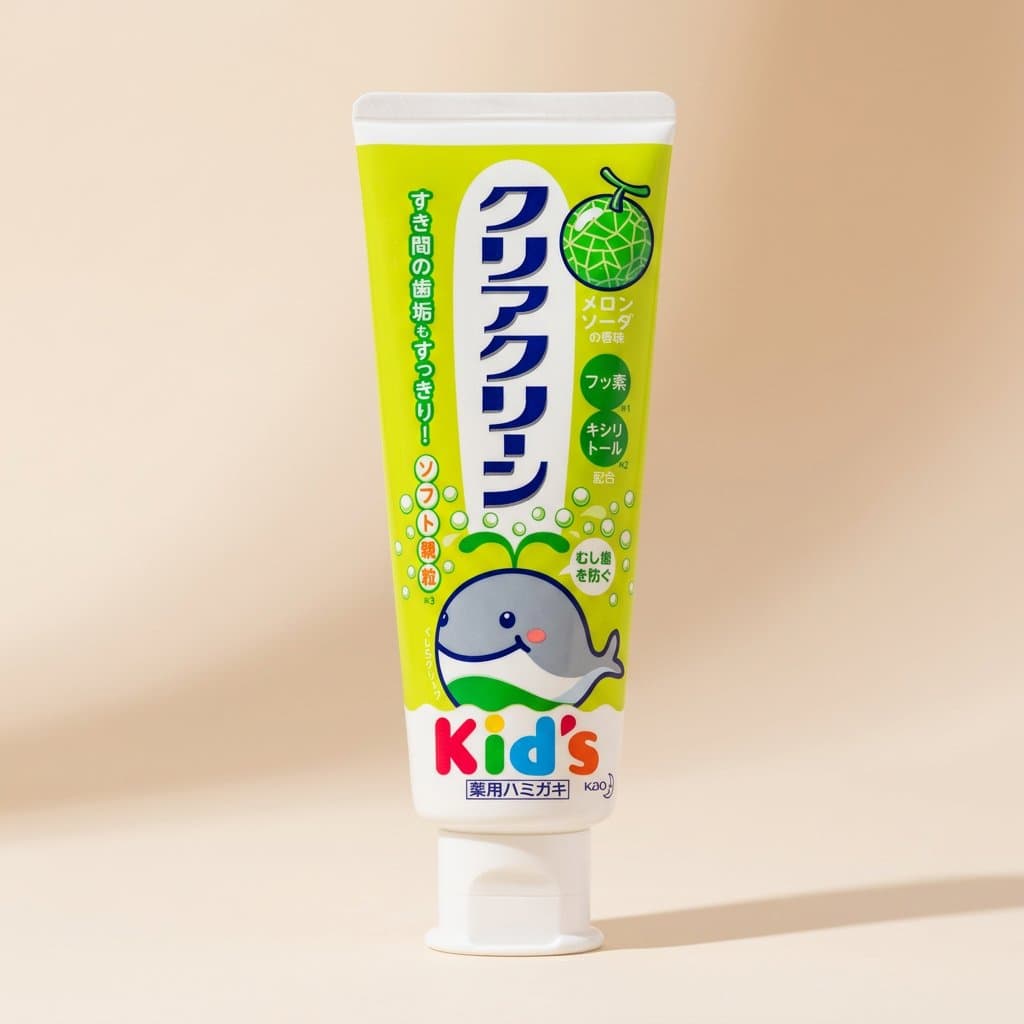 Зубная паста для детей с мягкими микрогранулами KAO "Clear Clean Grape" со вкусом дыни, с 3 лет , 70 гр — фото 1