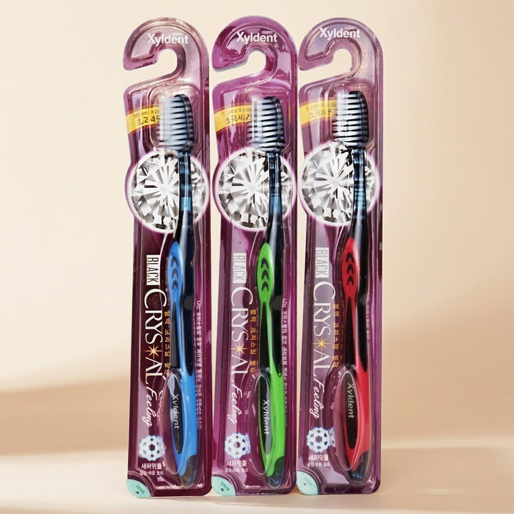 Mukunghwa Xyldent Black Crystal Green Зубная щётка со сверхтонкой щетиной разной длины с анионами, мягкая Зеленая , 1 шт Корея — фото 1