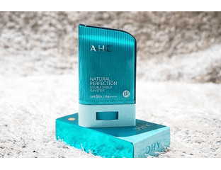 Стойкий солнцезащитный стик AHC Natural Perfection Double Shield Sun Stick SPF50+ PA++++- — фото 1