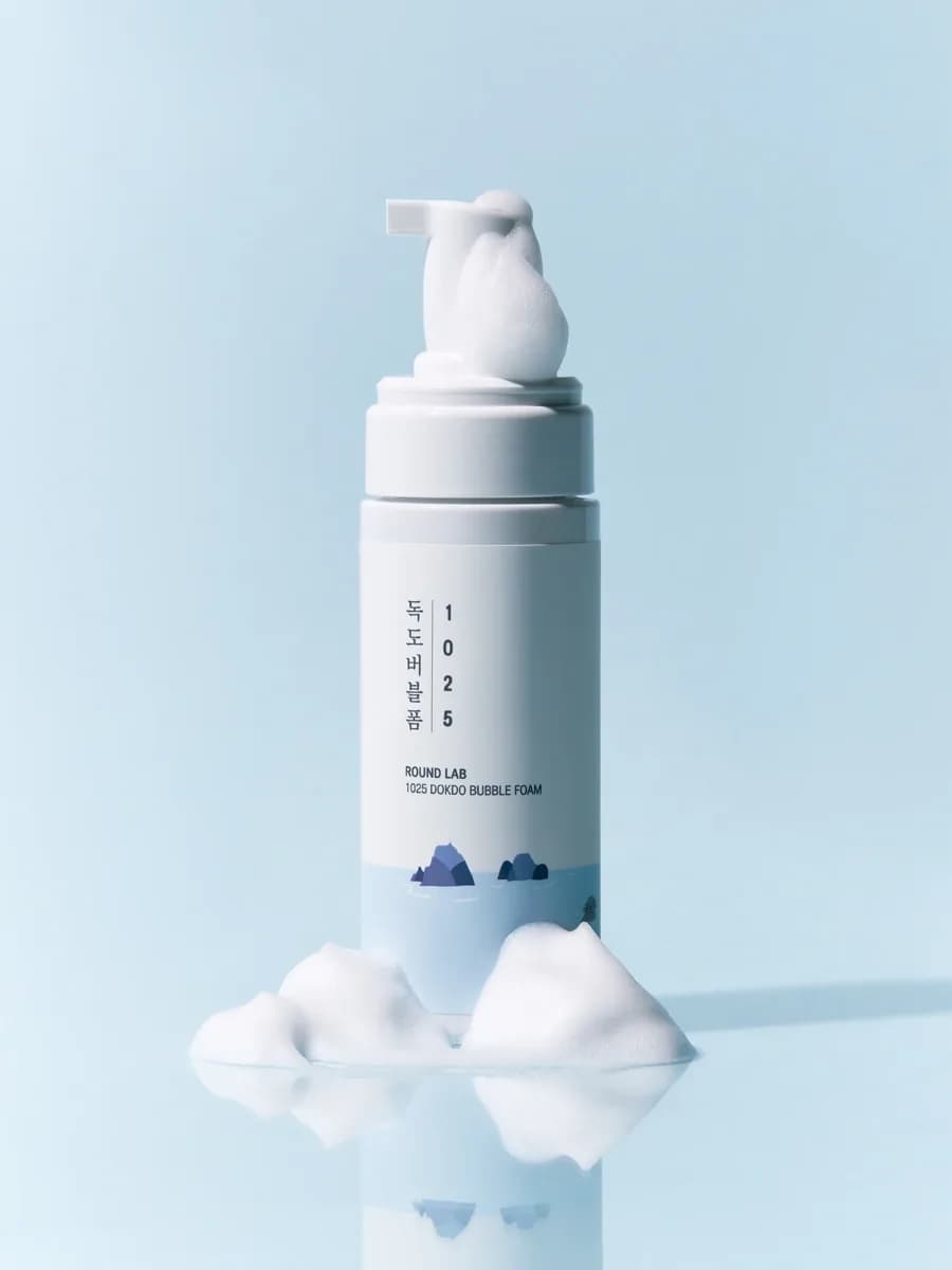 Очищающая пузырьковая пенка с морской водой и BHA-кислотой Round Lab 1025 Dokdo Bubble Foam — миниатюра 3