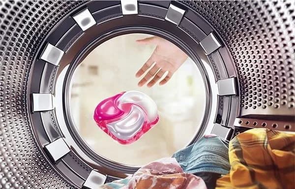 Гель-капсулы  для стирки 4-в-1  P&G Bold Gel Ball 4D Premium Blossom /аромат цветущей сакуры и премиального парфюма — миниатюра 2
