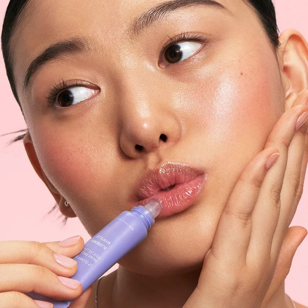 Сияющий бальзам для губ в тубе Laneige Lip Glowy Balm Blueberry — миниатюра 3