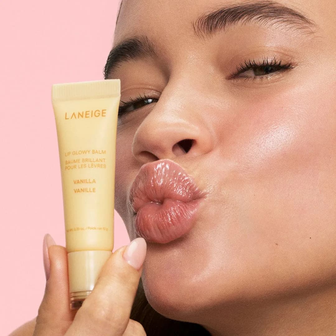 Сияющий бальзам для губ в тубе Laneige Lip Glowy Balm Vanilla — миниатюра 3